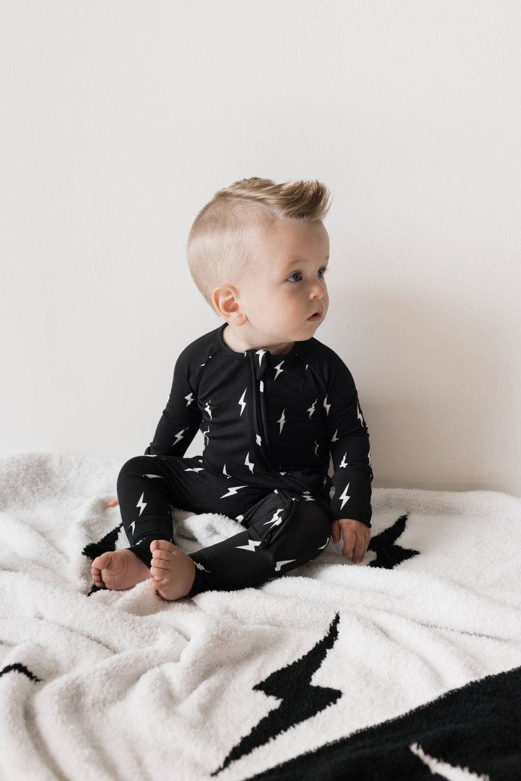 Bamboo Zip Pajamas | Midnight Lightning Bolt: 3-6 Months
