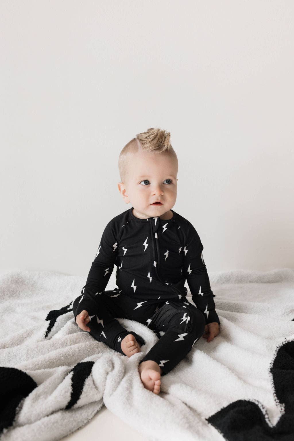 Bamboo Zip Pajamas | Midnight Lightning Bolt: 3-6 Months